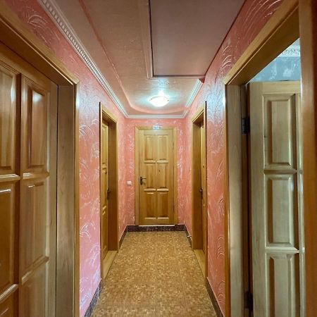 Villa Aeroport Розовый Дом Кишинів Екстер'єр фото