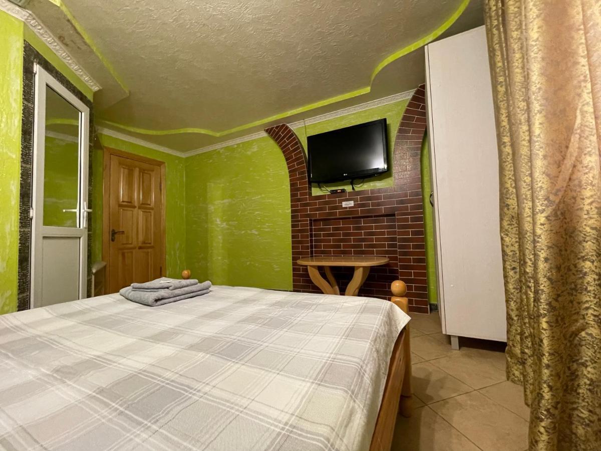 Villa Aeroport Розовый Дом Кишинів Екстер'єр фото